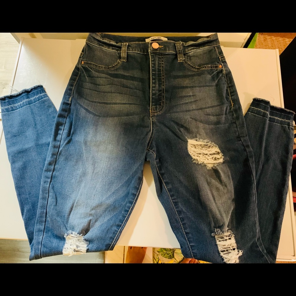 Used High Waisted Distressed Jeans.